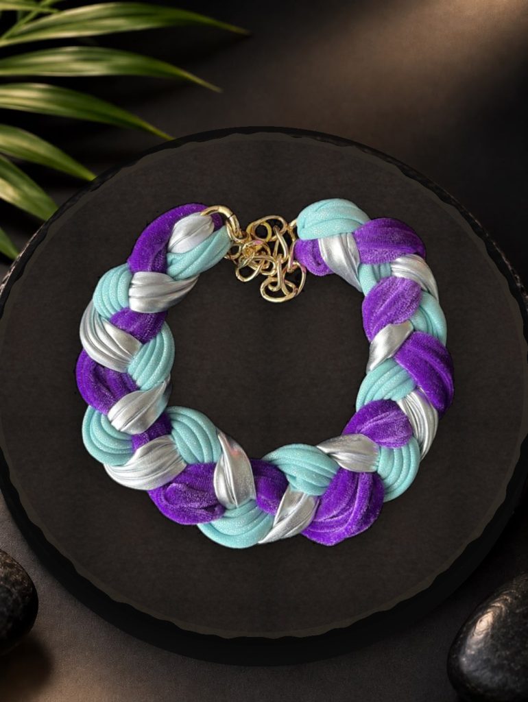 Violet & Silver, choker artesanal violeta, celeste y plateado de BRILEA ATELIER