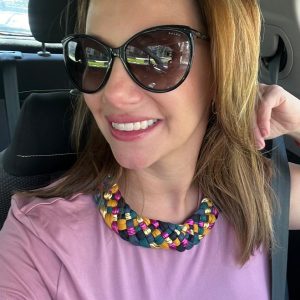 Choker artesanal · Multicolor con tonos dorados