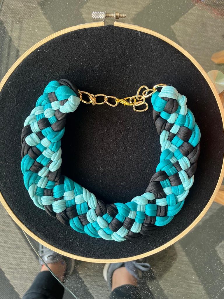 Choker artesanal · Turquesa, celeste y negro