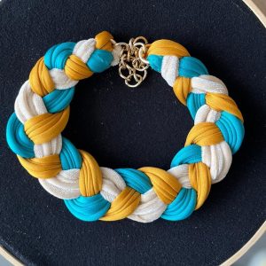 Choker artesanal · Turquesa, mostaza y blanco