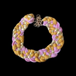 Choker artesanal · Rosa, lila, amarillo y dorado